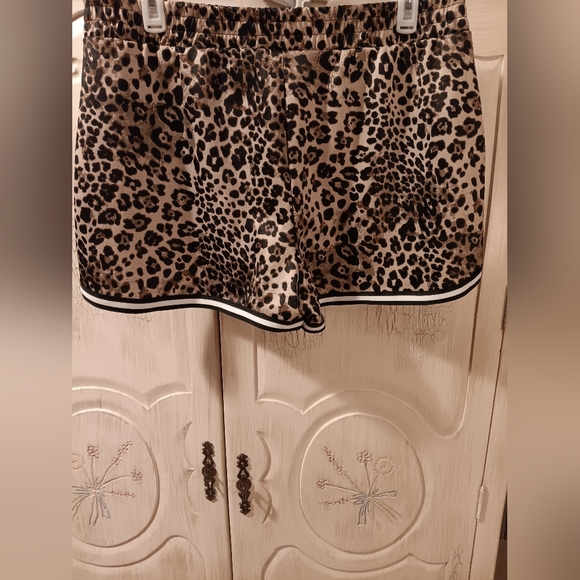 Leopard Print Sport Shorts - Picture 3 of 5